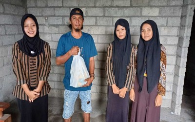 Wujudkan Kepedulian dengan Berbagi Zakat