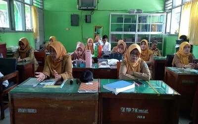 PEMBINAAN KEPALA SEKOLAH SMPN 1 RINGINREJO: MEMPERKUAT KOMITMEN DAN DEDIKASI PENDIDIKAN