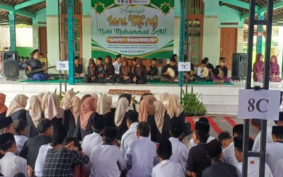 SMPN 1 Ringinrejo Peringati Isra Mi'raj Nabi Muhammad SAW 1447 H dengan Hadroh, Sholawat, dan Tausiah Penuh Hikmah